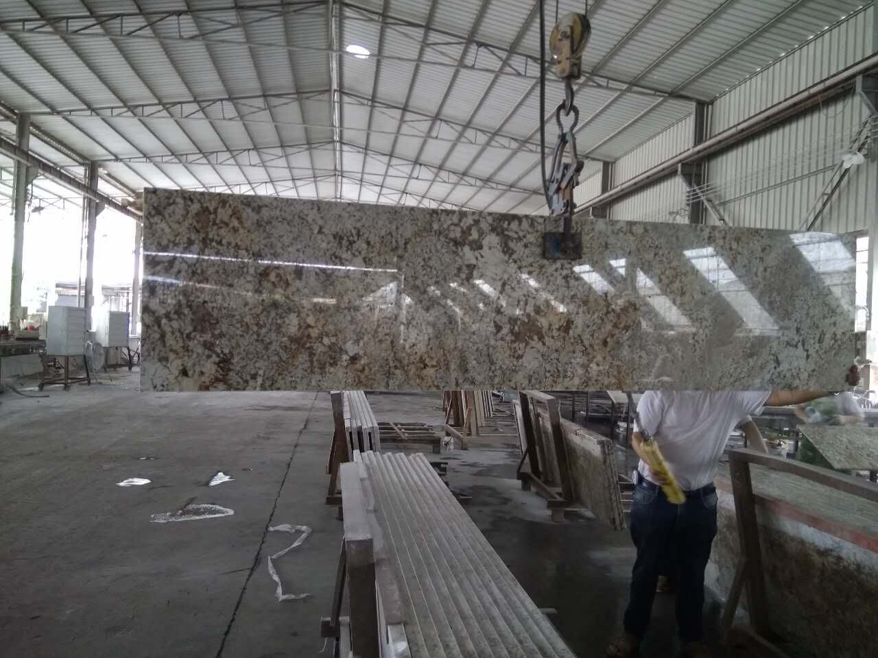 Golden River Granite Slabs for Kitchen Countertops from China Stone Factory