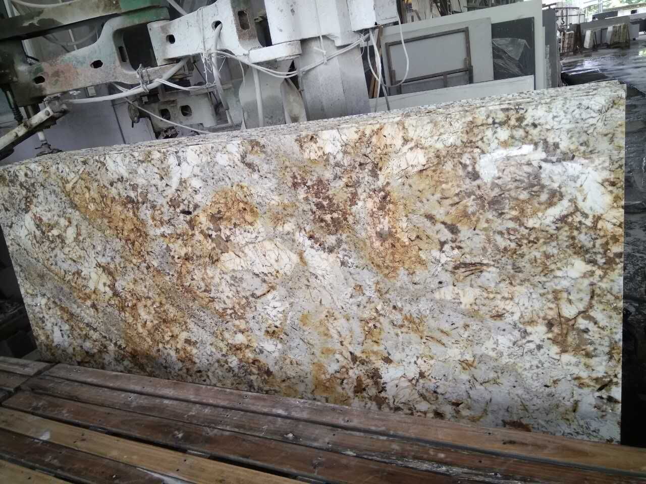 Golden River Granite Slabs for Kitchen Countertops from China Stone Factory