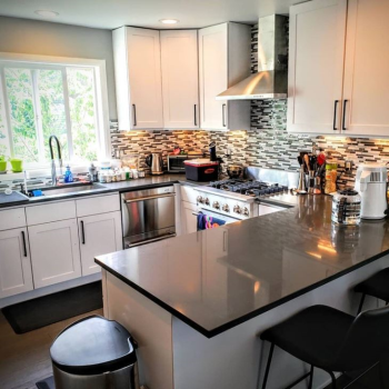 Comptoirs en quartz gris pour la cuisine